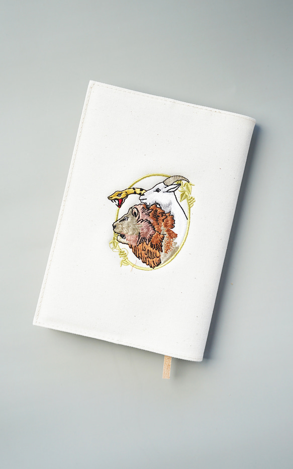 【 四六版 サイズ】ワンポイント刺繍 ブックカバー 日本製 2枚目の画像