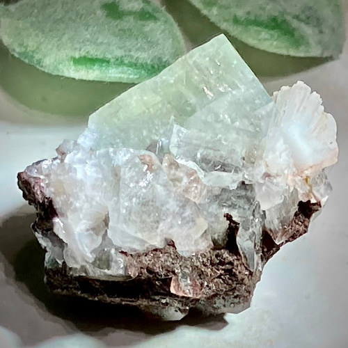天使の水晶✨　グリーンアポフィライト　原石　魚眼石　スチルバイト　クラスター Amazon.co.jp: 天使の水晶 グリーンアポフィライト 原石 魚眼石