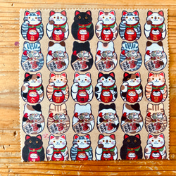 メガネ/携帯拭き「招き猫ぎゅうぎゅう」15cm 2枚目の画像
