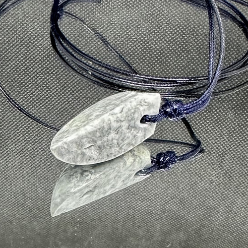 骨董翡翠ペンダント 糸魚川翡翠布袋様ペンダント[T146-3118]