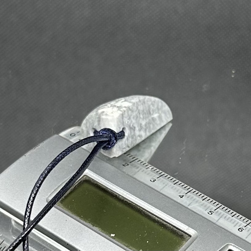 中原仮出品　コン沢翡翠牙型ペンダントトップ 中原仮出品 コン沢翡翠牙型ペンダントトップ 翡翠石牙 ネックレス