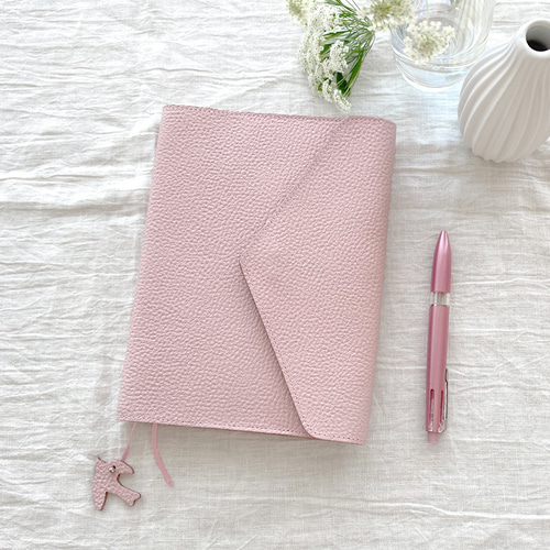 A5サイズ 手帳カバー マグネットボタン 本革 シュリンク型押し/桜