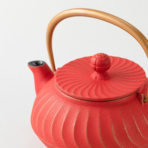 【新作入荷!!】  公式】岩鋳 南部鉄器 急須 波（金/ﾚｯﾄﾞ） ポット・急須 IWACHU 金属工芸