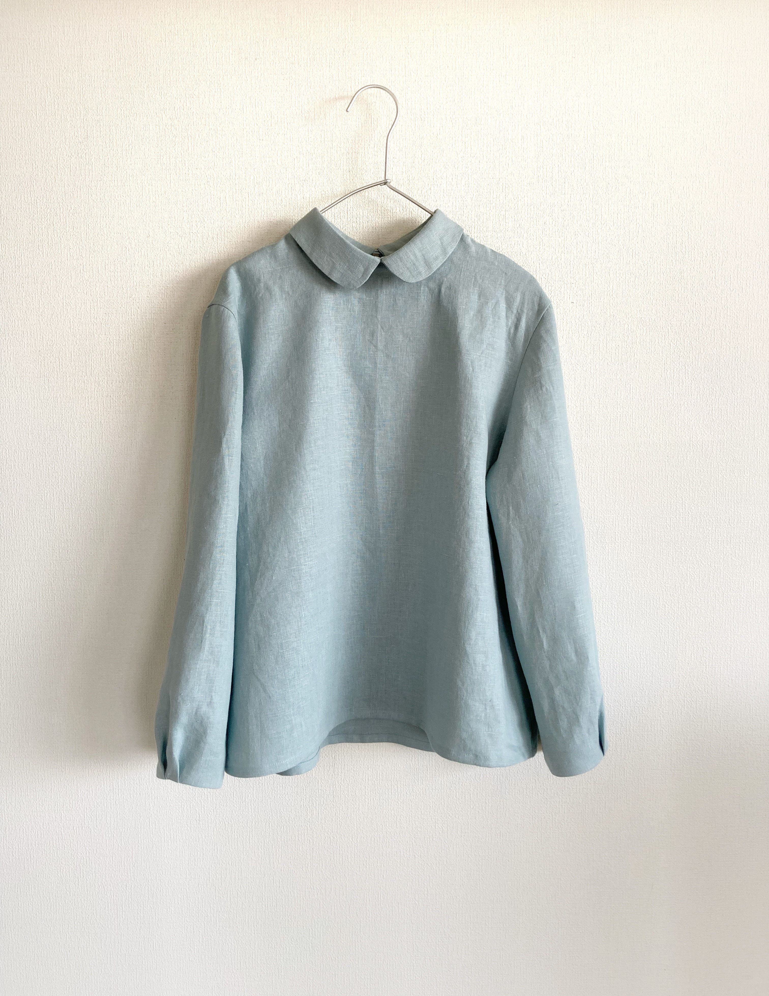 丸襟のリネンブラウス(ソライロ)