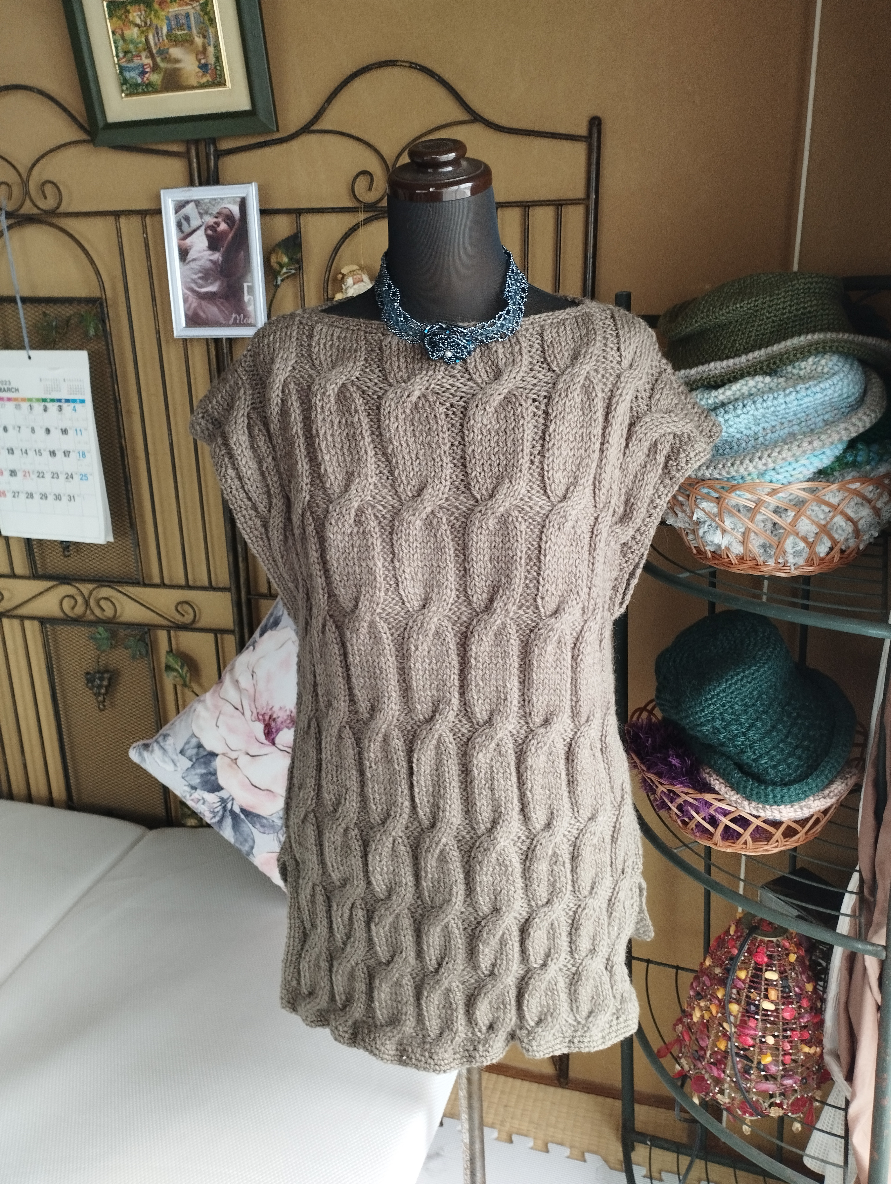 前身頃縄編みのチュニック丈のプルオーバー