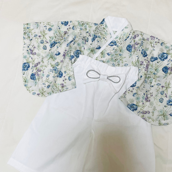 ベビー袴　ハンドメイド　ベビー着物　ブルー系花柄　白　60 70 80サイズ 1枚目の画像
