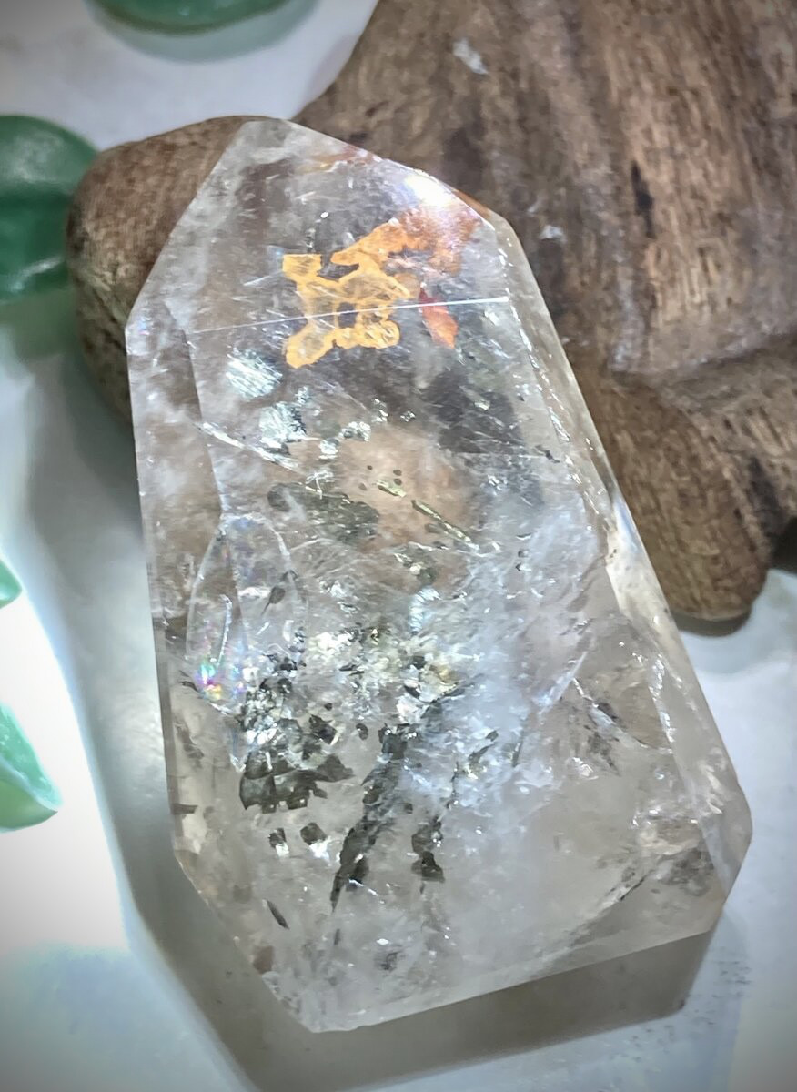 レインボー✨パイライト　インクォーツ　ポイント　クリスタル　水晶