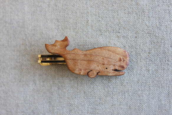 マッコウクジラ木製ネクタイピン 2枚目の画像