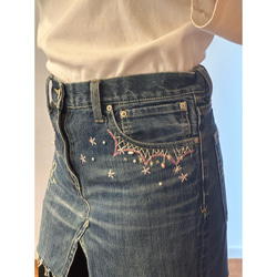 【古着リメイク】USED REMAKE DENIM EMBROIDERY SKIRT 3枚目の画像