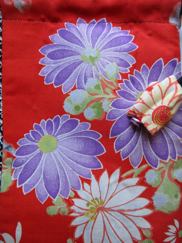６９８１　絞りと花柄の着物で作った巾着袋　＃送料無料 10枚目の画像