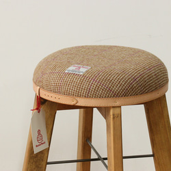 送料無料【ブラウンチェックパープルライン×ブラウン】ハリスツイードで仕立てたアンティークな風合いのスツール　椅子　木製 2枚目の画像