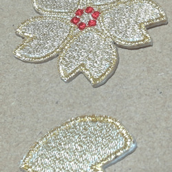 縁取り刺繍桜と花びらワッペンセットb6/金色 2枚目の画像