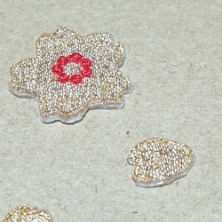 縁取り刺繍ミニ桜と花びらワッペンセットd7/金色 2枚目の画像