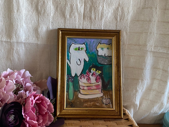 絵画。壁掛け絵原画手描き【美味しいイチゴケーキ、猫たちが興奮して走ってきた】 3枚目の画像