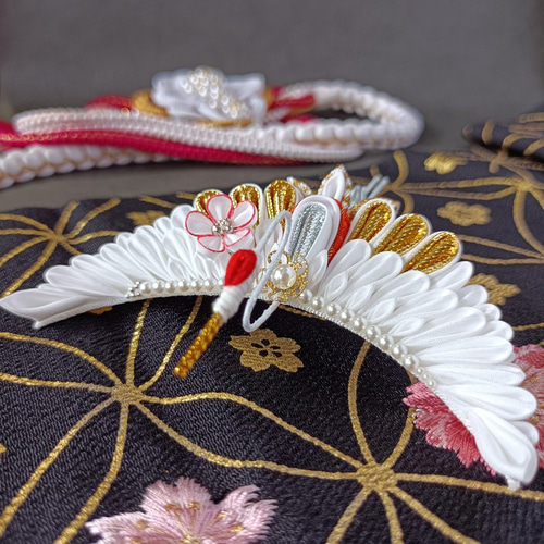 祝鶴✵大»つまみ細工髪飾り鶴(羽二重 金白) 華やか 成人式 結婚 祝鶴✵大»つまみ細工髪飾り鶴(羽二重 金白) 華やか 成人式 結婚