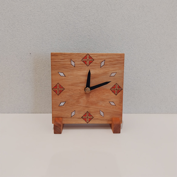 置き･壁掛け兼用 時計　【ギフト対応･名入れ可】　～オニグルミ材・12×12㎝～ 1枚目の画像