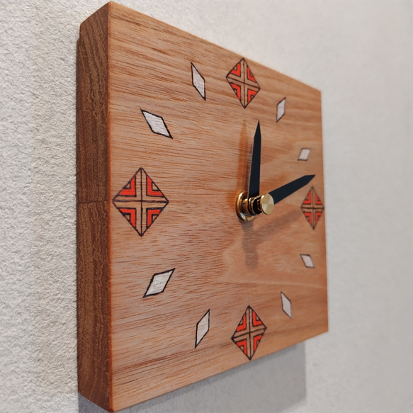 置き･壁掛け兼用 時計　【ギフト対応･名入れ可】　～オニグルミ材・12×12㎝～ 5枚目の画像