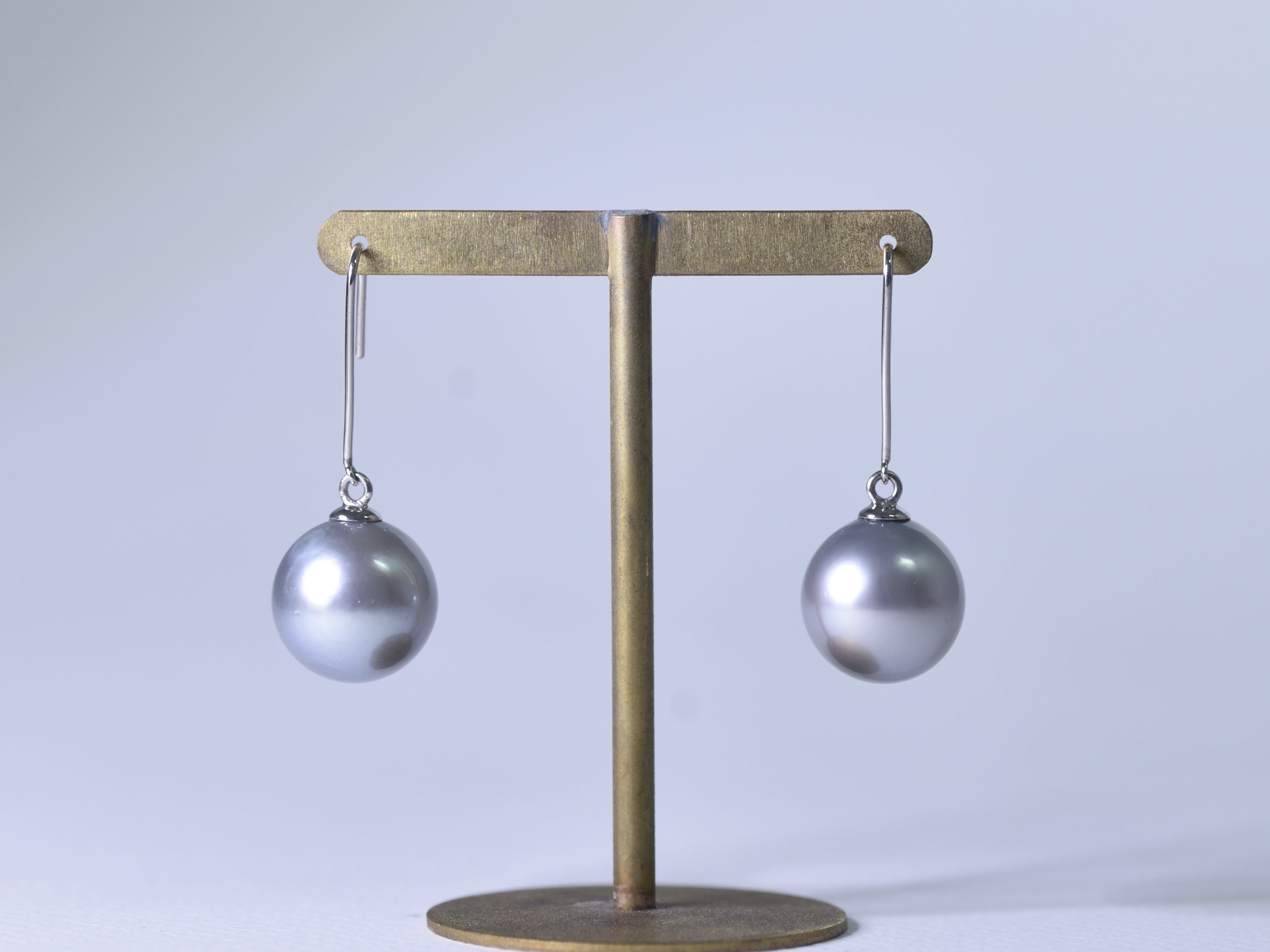 south sea gray pearl 11.7mm_11.9mm / Pt900 【hook pierce】