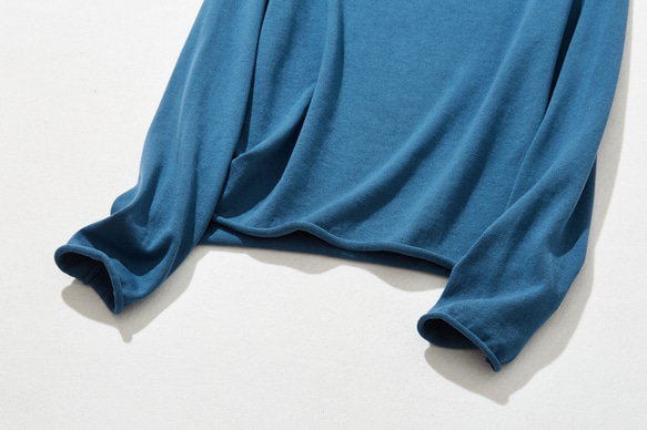 超流行的棉針織系列，適合全年使用。簡單又時尚，我的標準針織。淡藍色帶點灰色 230214-4 第4張的照片