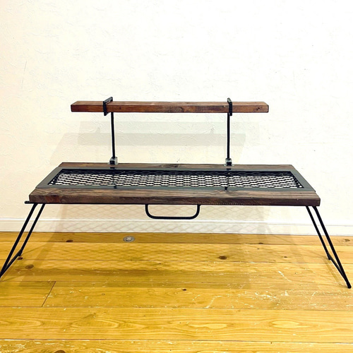 本格アイアンウッドの折りたたみ式キャンピングテーブル 本格アイアン