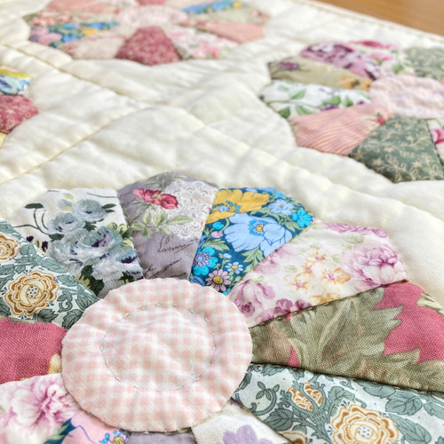 ドレスデンのパッチワークタペストリー パッチワークキルト