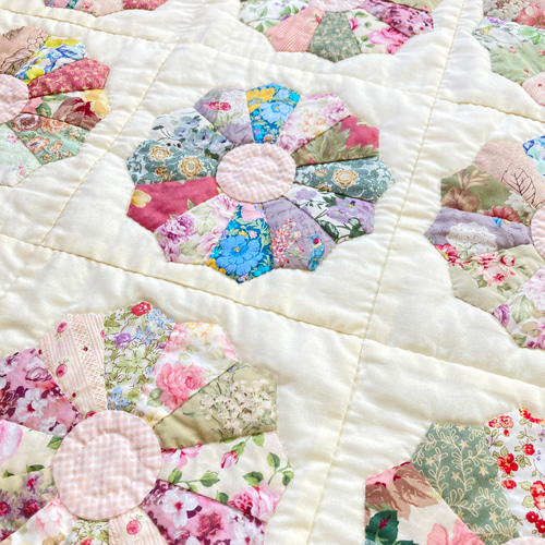 パッチワークキルト　ビンテージのドレスデンのキルト パッチワークキルト ビンテージのドレスデンのキルト