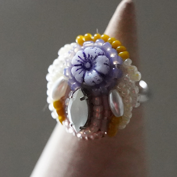 健談戒指 40 均碼珠繡戒指花朵白色紫色黃色多彩多色 第1張的照片