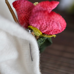 【受注制作1ヶ月】ブローチ　チューリップ、芽生え（赤）　手編み　レース編み 11枚目の画像