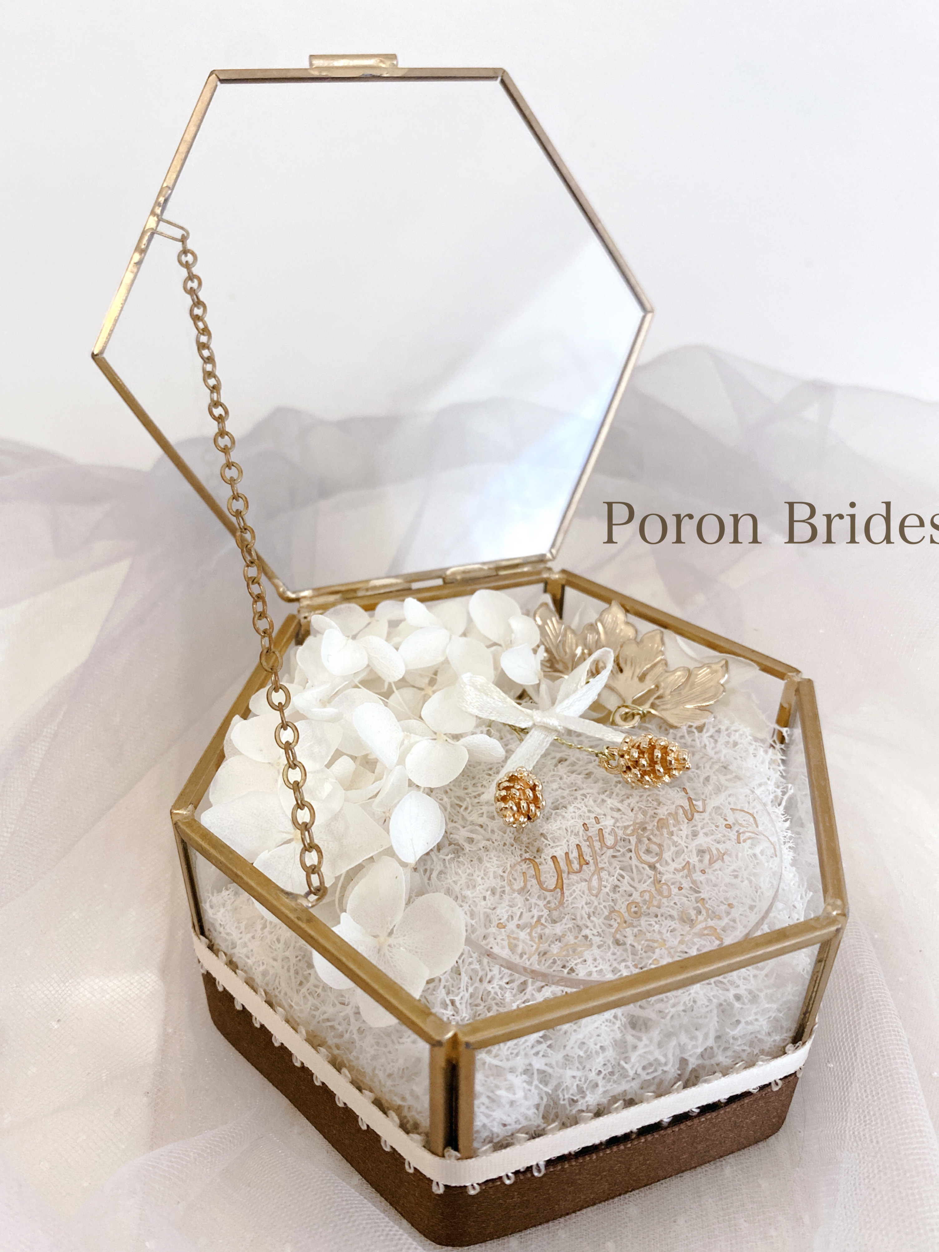 「The Vow Box｜カリグラフィー×六角クリアケースのリングピロー」