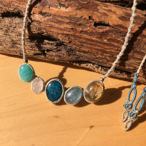 天然石 マクラメ編みネックレス サンストーンのマクラメ編み ネックレス 金属アレルギー 対応