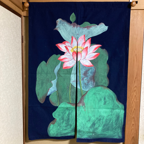 藍染めBATIKのれん　ロータスーＡ　Ｓサイズ 天然藍染手書きロータスのれん Mサイズ 壁掛けラック・ウォール