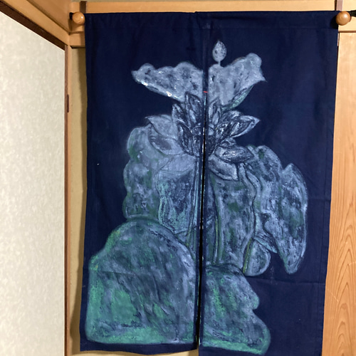 藍染めBATIKのれん　ロータスーＡ　Ｓサイズ 天然藍染手書きロータスのれん Mサイズ 壁掛けラック・ウォール