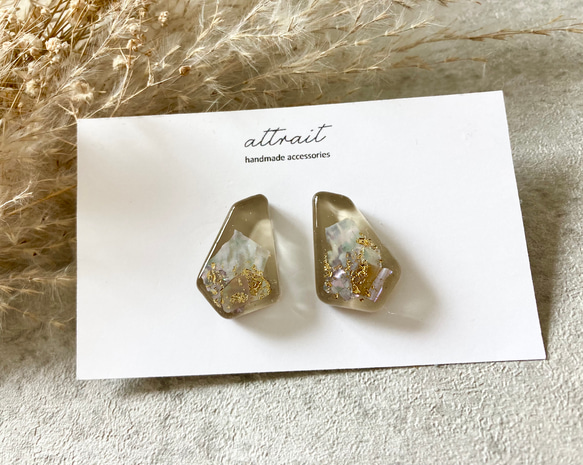幾何学型/シェルフレークレジンピアスorイヤリング/ベージュ