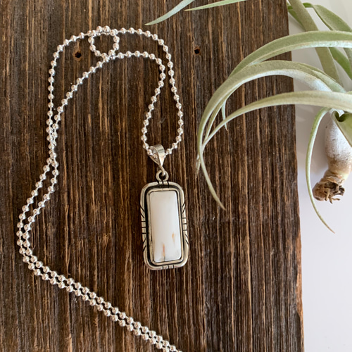 送料無料/silver950 ホワイトバッファロー/ネックレス（チェーン含む  