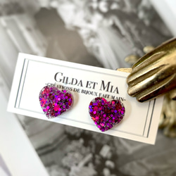 ハート型レジンスタッドピアス Deep pink glitter heart shaped earrings 1枚目の画像