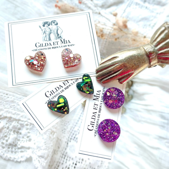 ハート型レジンスタッドピアス Deep pink glitter heart shaped earrings 3枚目の画像