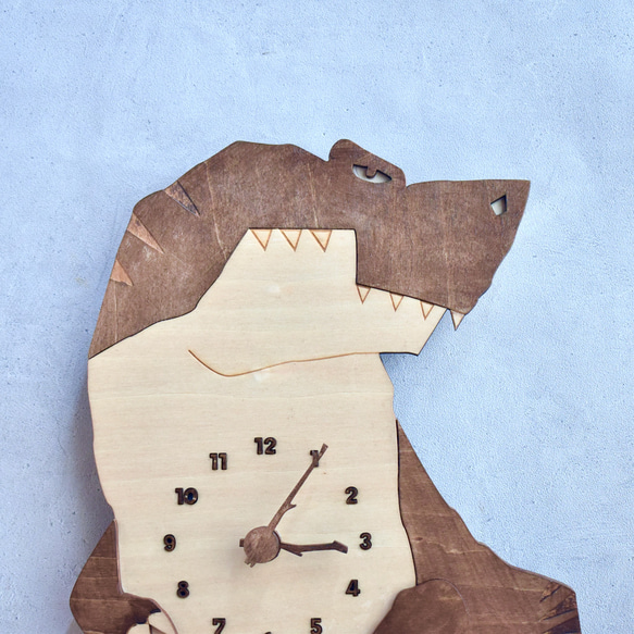 ティラノサウルスとにらめっこできる レギュラーサイズ 時計 木製 掛け時計 3枚目の画像