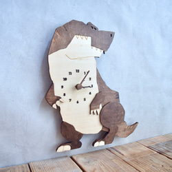 ティラノサウルスとにらめっこできる レギュラーサイズ 時計 木製 掛け時計 2枚目の画像