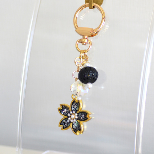 ヨウム（訳ありセール品）レジン　キーホルダー　桜ボール ヨウム（訳ありセール品）レジン キーホルダー 桜ボール - メルカリ