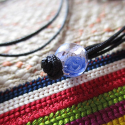 古い路路通珠瑪瑙珠と留めとんぼ玉のお紐仕立てネックレス 5枚目の画像