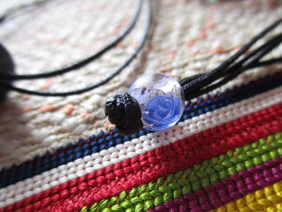 古い路路通珠瑪瑙珠と留めとんぼ玉のお紐仕立てネックレス 5枚目の画像
