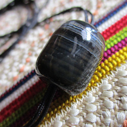 古い路路通珠瑪瑙珠と留めとんぼ玉のお紐仕立てネックレス 3枚目の画像