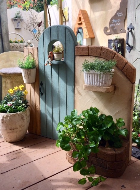 ドアがついたプランター塀