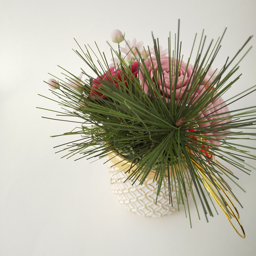 樹脂粘土のレッド系バラの大きめお正月フラワーアレンジメント 送料