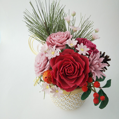 樹脂粘土のレッド系バラの大きめお正月フラワーアレンジメント 送料