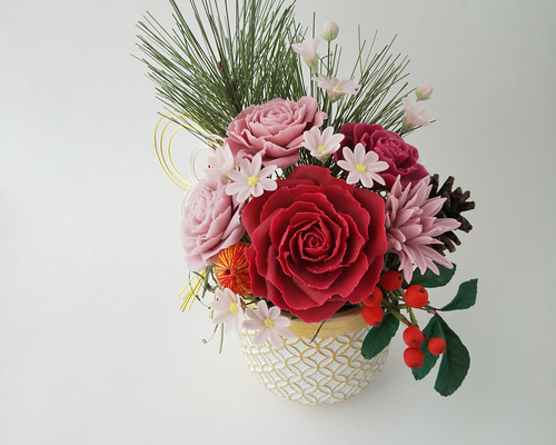 樹脂粘土のレッド系バラの大きめお正月フラワーアレンジメント 送料