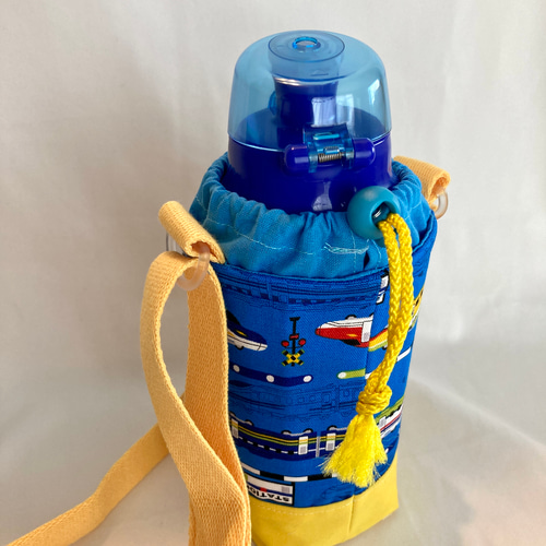 ①水筒　カバー　水筒カバー　ハンドメイド　新幹線　スケーター　580ml 保温保冷 スケーター480ml 水筒カバー 新幹線柄 水筒ショルダー 入園