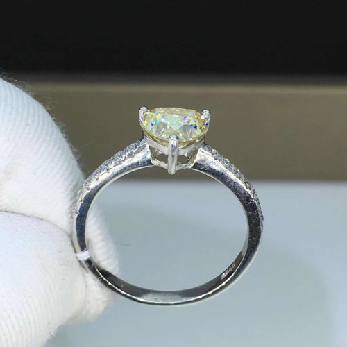 newデザイン】輝くハートシェイプ モアサナイト リング k18 指輪  