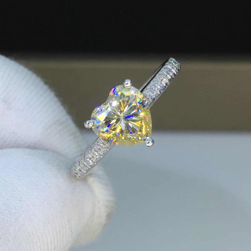 newデザイン】輝くハートシェイプ モアサナイト リング k18 指輪  