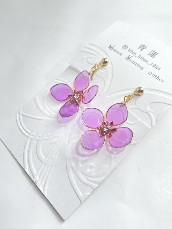 濃いピンクの紫陽花のピアス/イヤリング 1枚目の画像